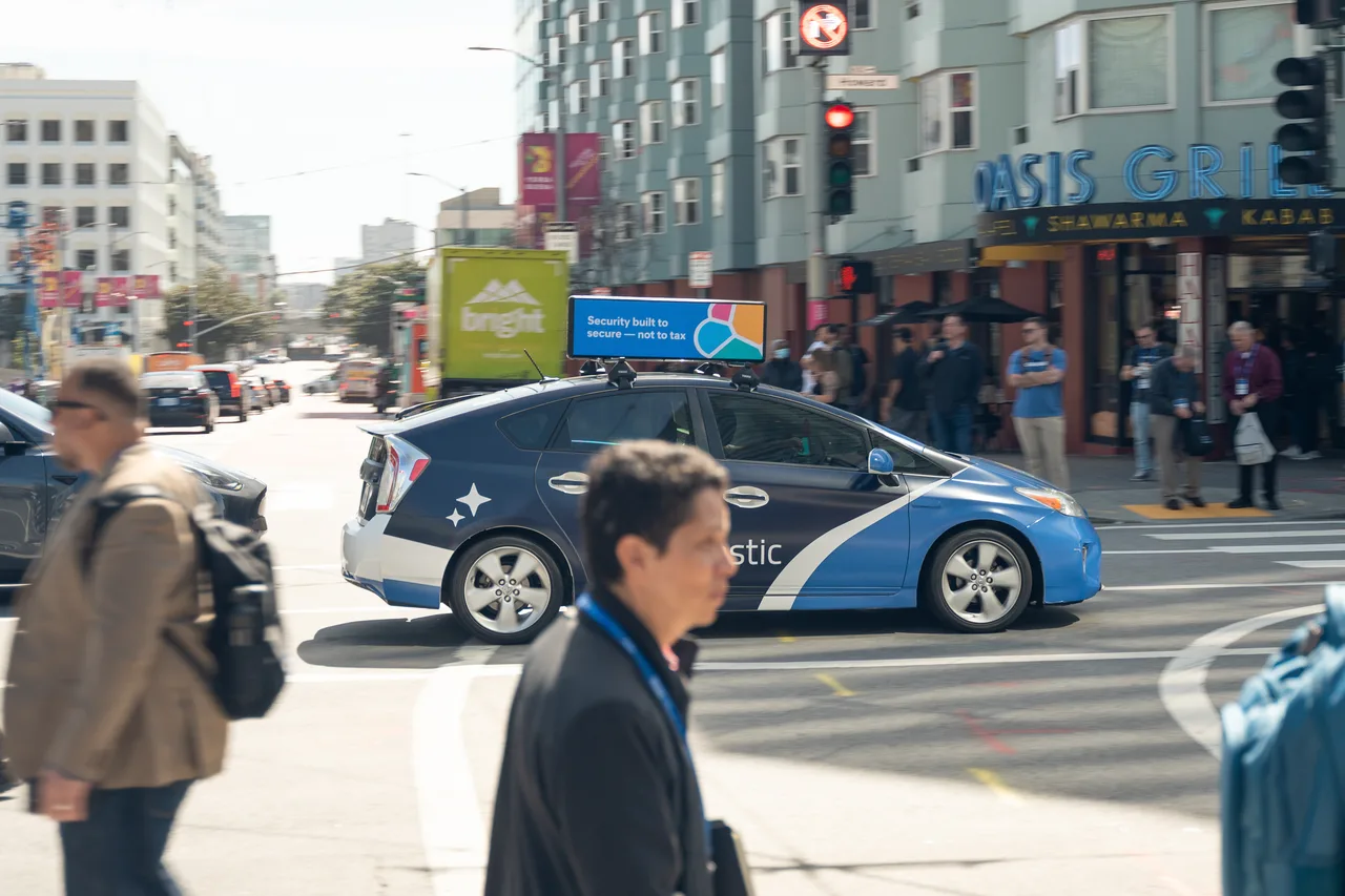Elastic campaign on a Firefly 360 wrap + digital top vehicle in San Francisco